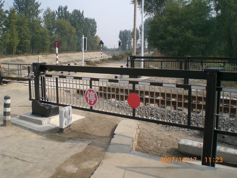 铁路道口栏门,铁路道口设备,折叠栏门,电动栏杆,道口